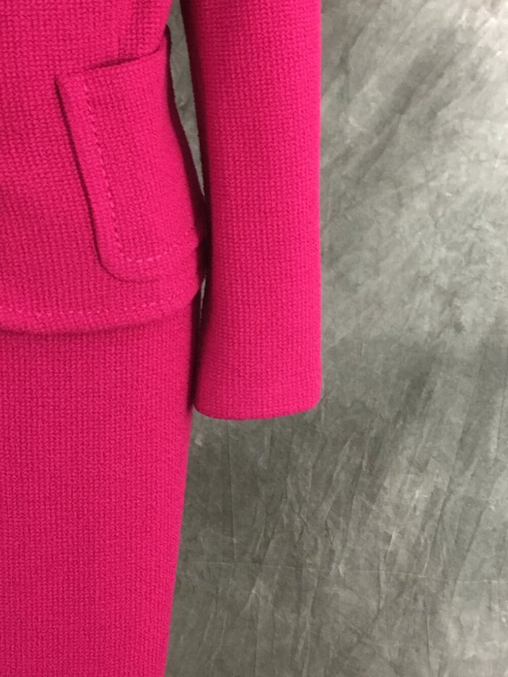 BEAUTIFUL st john knit pink jacket skirt suit size 10 - Picture 5 of 8
